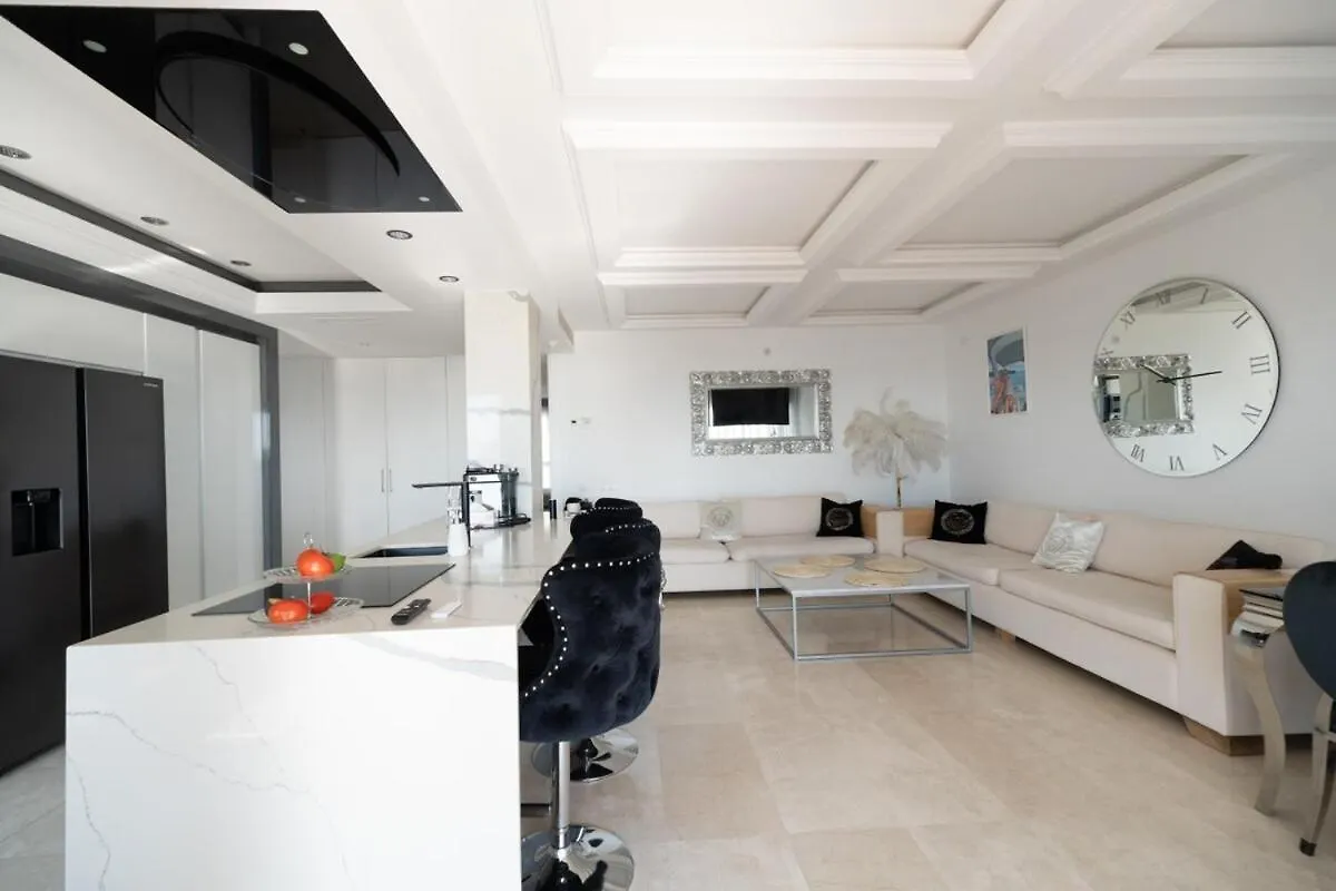 Elegant Apartment With A Terrace And Sea Vews Sotogrande 0*,
