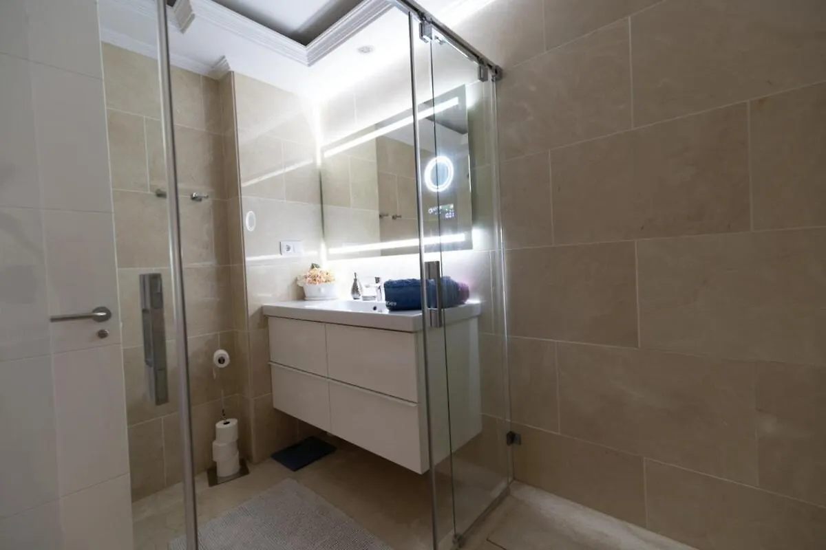Elegant Apartment With A Terrace And Sea Vews Sotogrande Španělsko