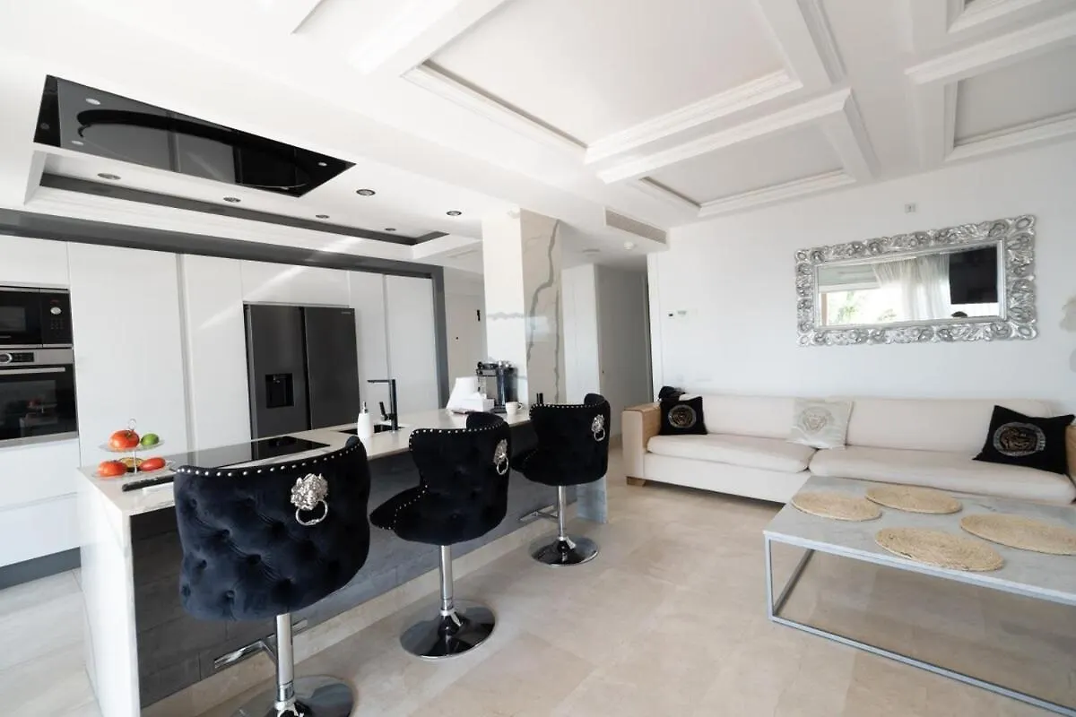 Elegant Apartment With A Terrace And Sea Vews Sotogrande