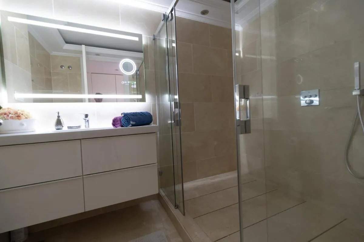 Elegant Apartment With A Terrace And Sea Vews Sotogrande