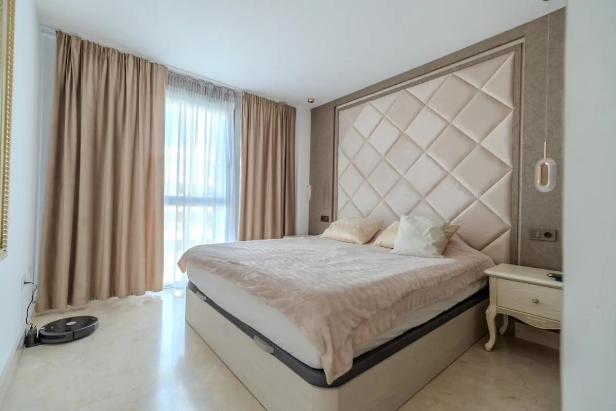 Elegant Apartment With A Terrace And Sea Vews Sotogrande