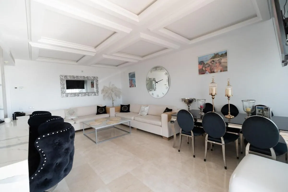Elegant Apartment With A Terrace And Sea Vews Sotogrande