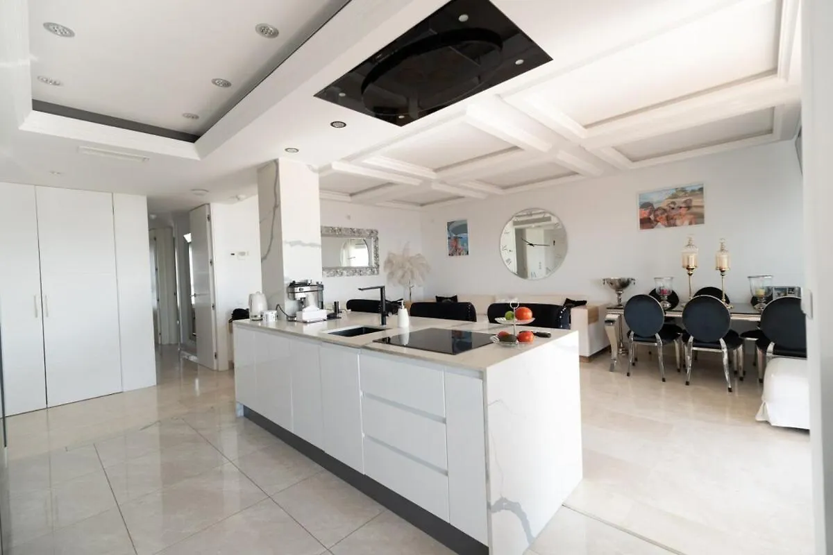 Elegant Apartment With A Terrace And Sea Vews Sotogrande