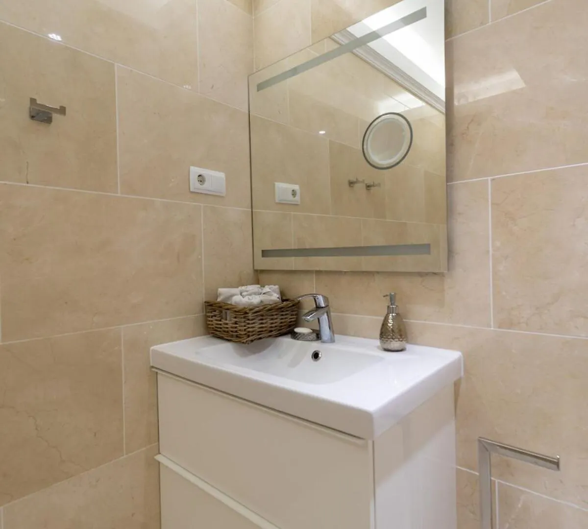 Elegant Apartment With A Terrace And Sea Vews Sotogrande